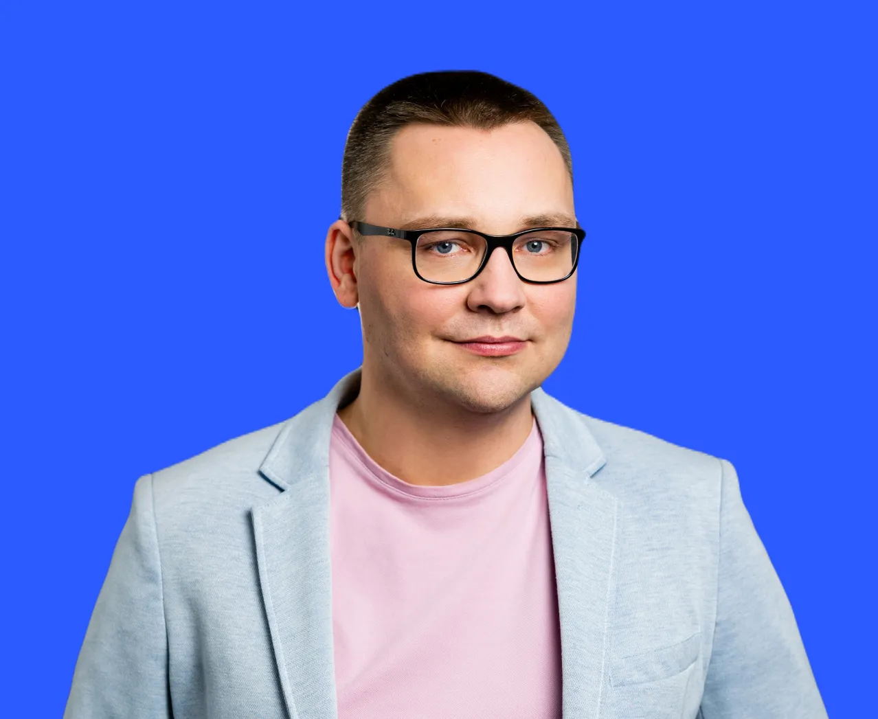 Profesjonalne zdjęcie Przemysława Broniszewskiego, konsultanta IT